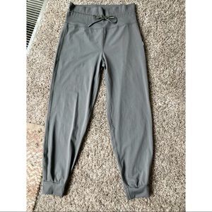 Vuori women’s joggers